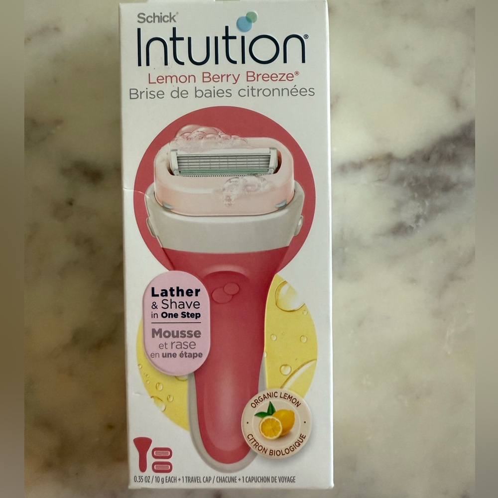 NWT Schick Intuition Lemon Berry Breeze Razor with moisturizing bar